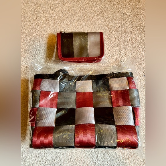 Harvey’s Tough Luck LTD Set - Medium Tote & Fun Size Wallet - Picture 2 of 3